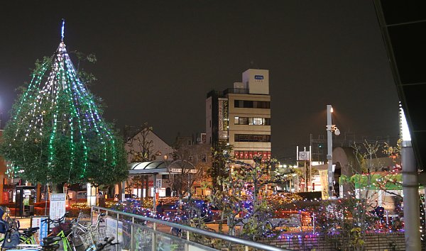 谷塚駅東口のイルミネーション点灯式