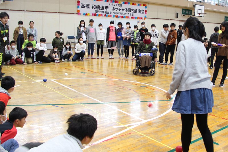 母校 清門小でボッチャ高橋和樹選手の講演会が行われました 草加市役所