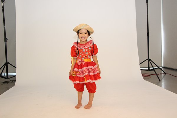 2018国際交流フェスティバル民族衣装を着る子どもの画像