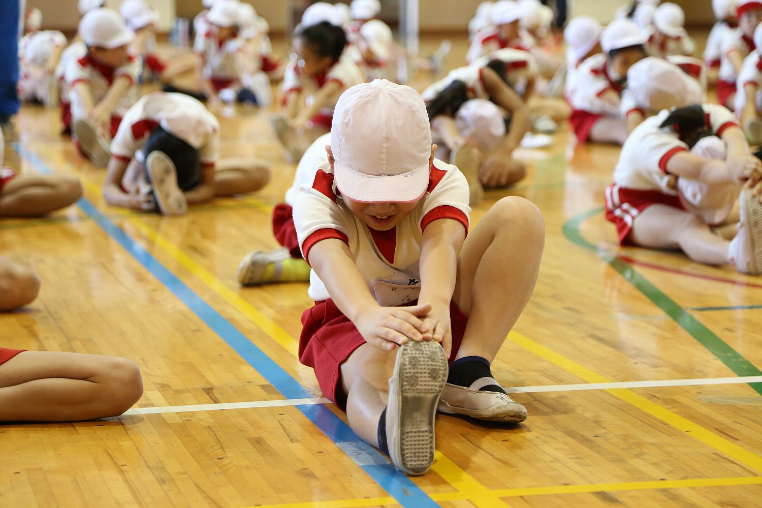 手話ダンスをする子供達の画像