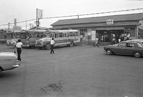 草加駅舎の風景