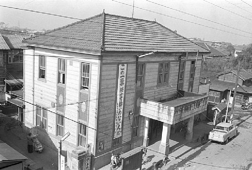 旧市役所庁舎（高砂）の外観