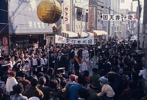 旧日光街道の歩行者天国の様子（高砂付近）