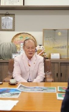 和やかにお話しする込山氏