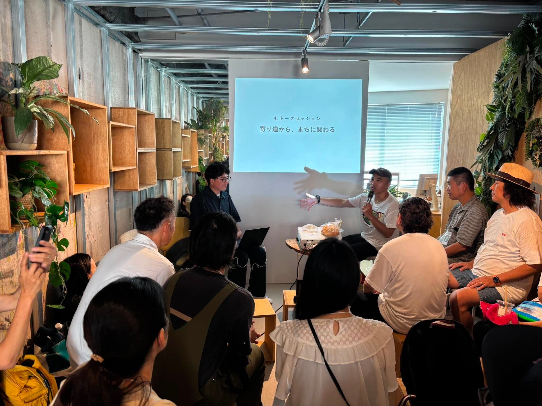 Sand 佐藤さんが話している