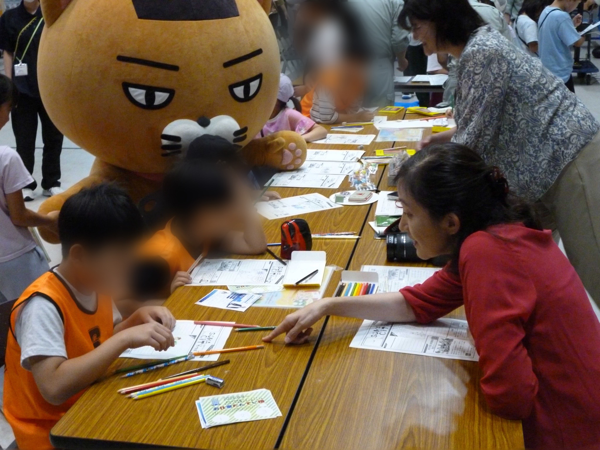 広報紙を作成している画像の画像