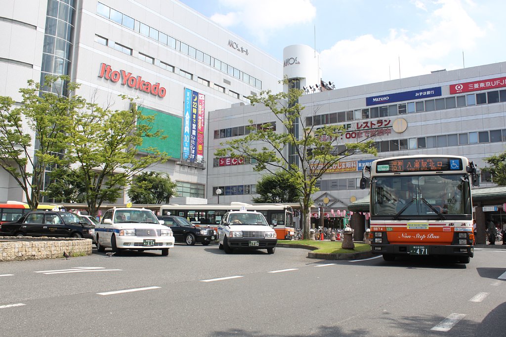 草加駅東口駅前ロータリーの画像