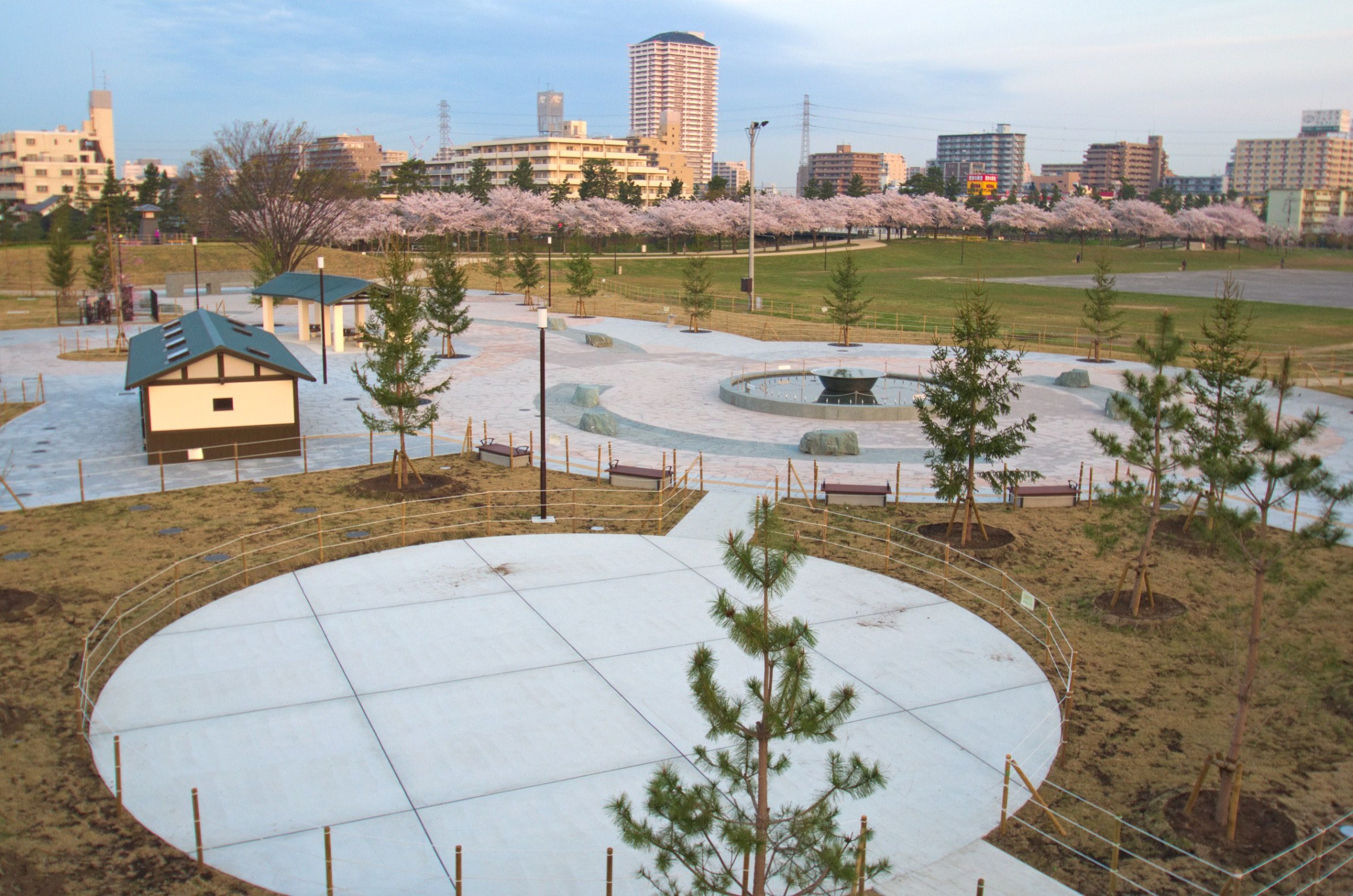 綾瀬川左岸広場完成写真の画像