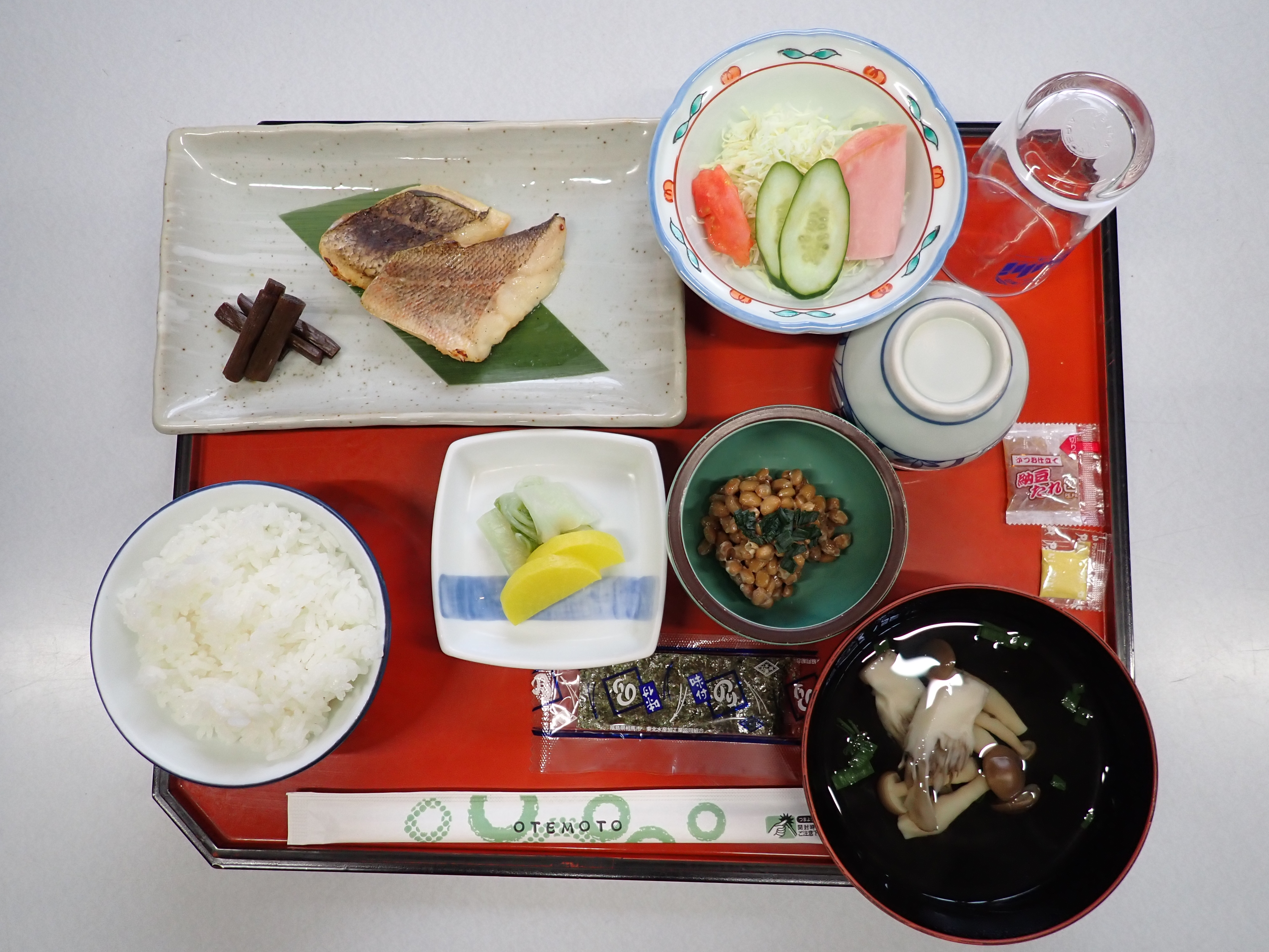 朝食