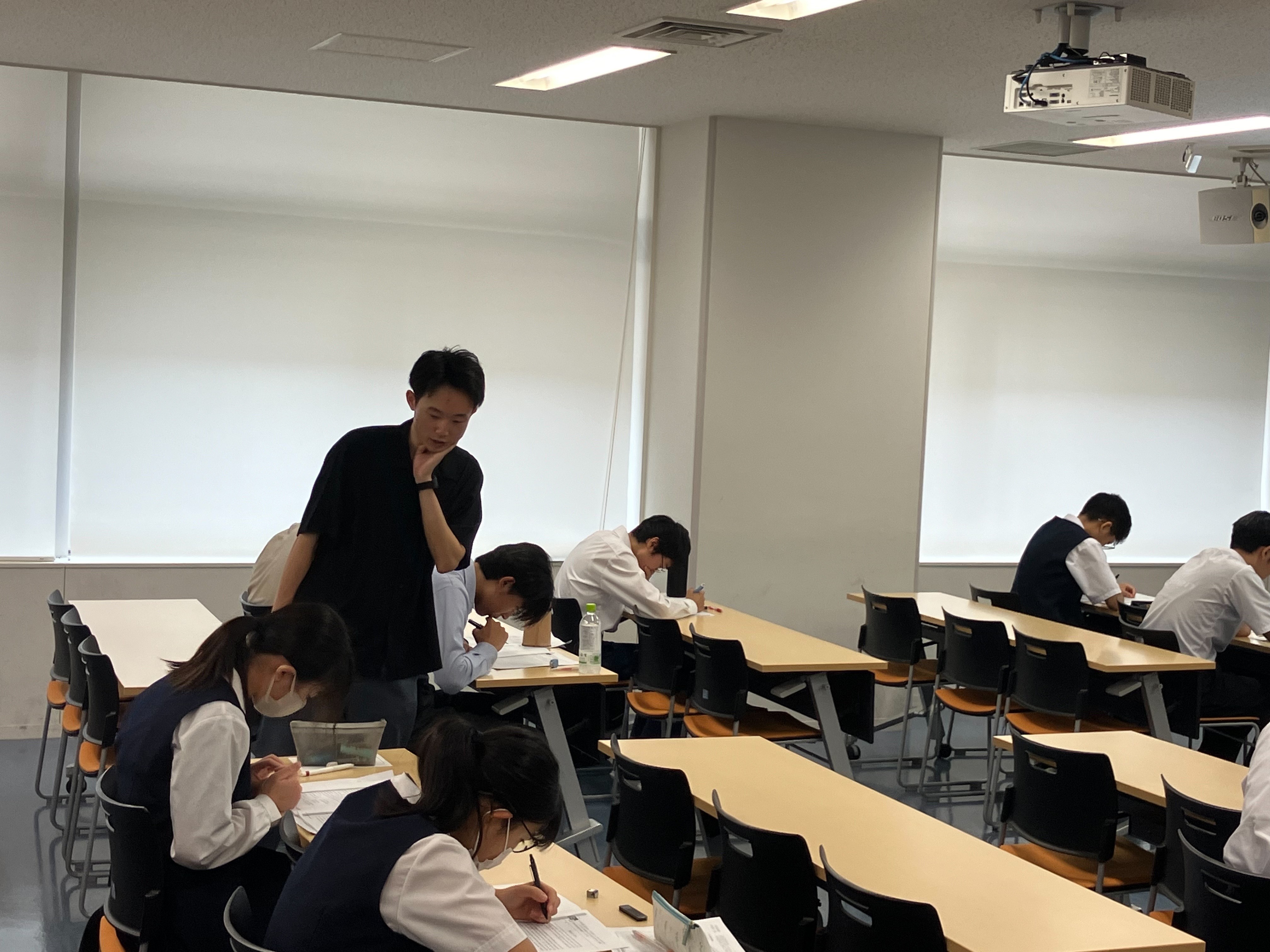 R6-Eexam-2.jpg