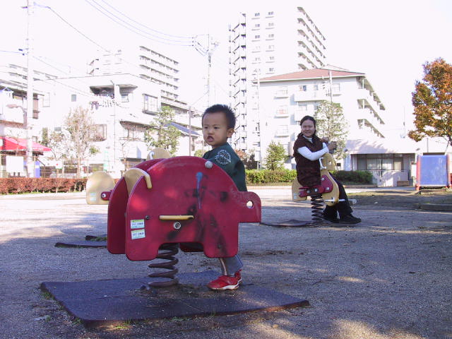 :谷塚ふれあい公園スプリング遊具の画像