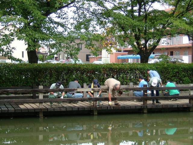 葛西用水人道橋の塗装2