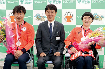 Mr. Taoda （left）, Mayor Asai and Mr. Takahashi