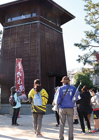 A guided tour of the watchtower （in Fudaba Kashi Park）