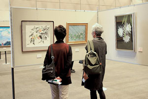 草加市美術展の様子
