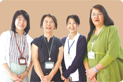 （左から）三井さん・座間さん・浅川さん・高橋さん