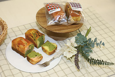 ゴロっとさつまいもの小松菜パウンドケーキとシャキッとりんごの小松菜パウンドケーキ