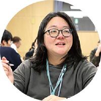 閏間由実子さん